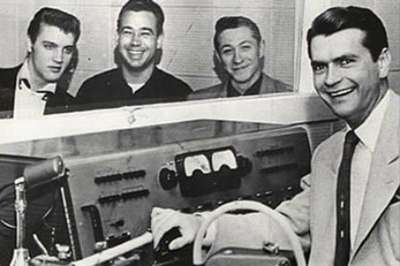 The Elvis Presley Sun Sessions story continues as Scotty Moore talks about Elvis and his first hit "That's All Right" from 1954. Growing up with Elvis and a look back at my vinyl record memories.