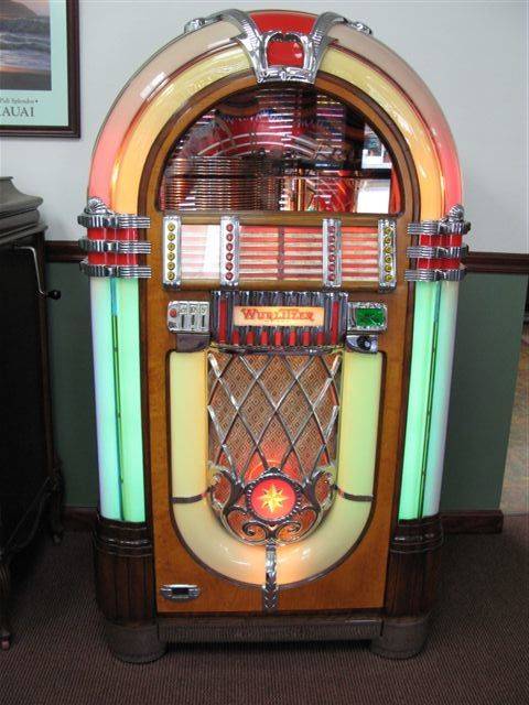 Wurlitzer 1015 was produced in 1946 and 1947.